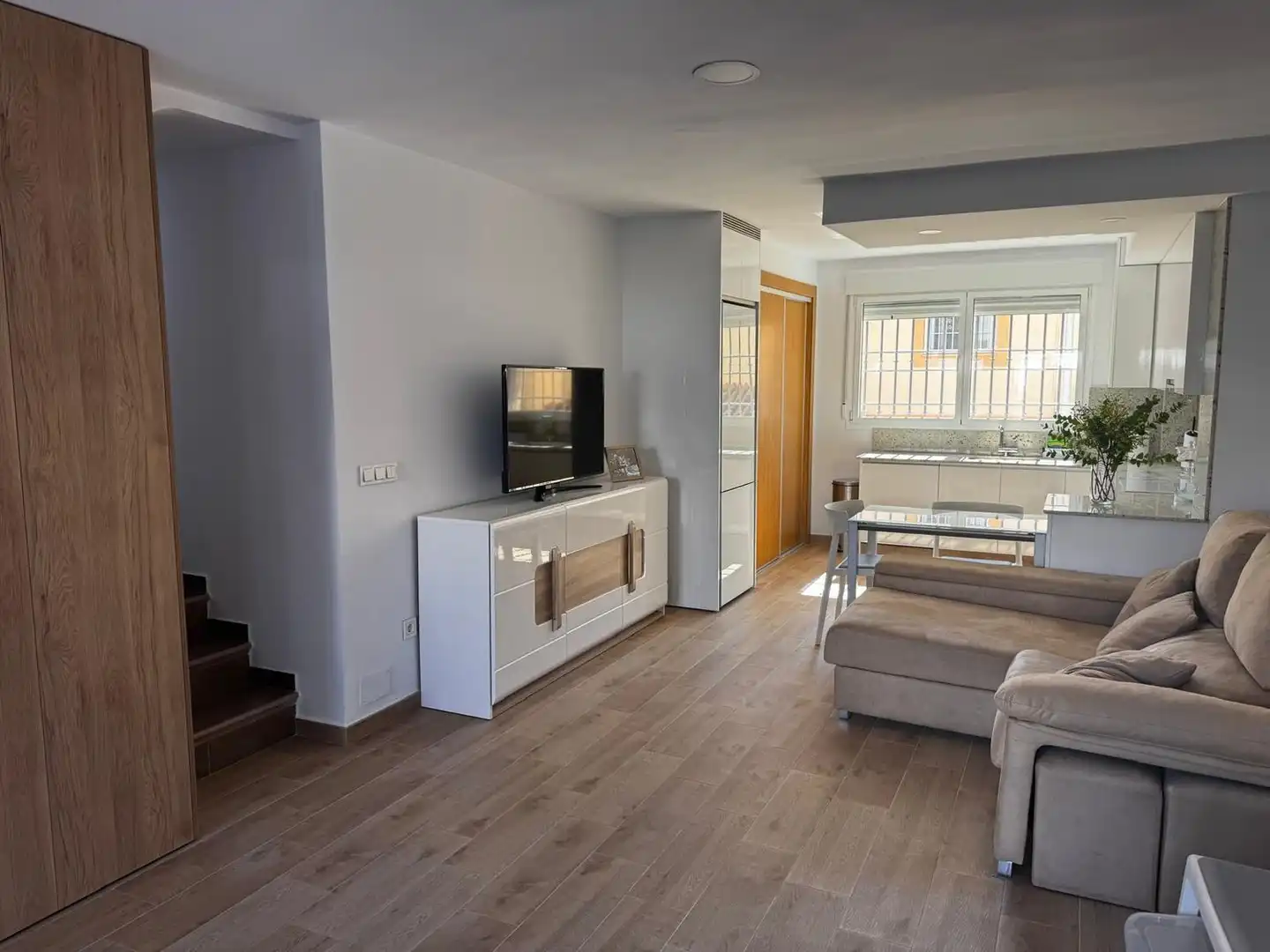Sala de estar de Casa adosada en venta en Garrucha con Aire acondicionado, Terraza y Amueblado