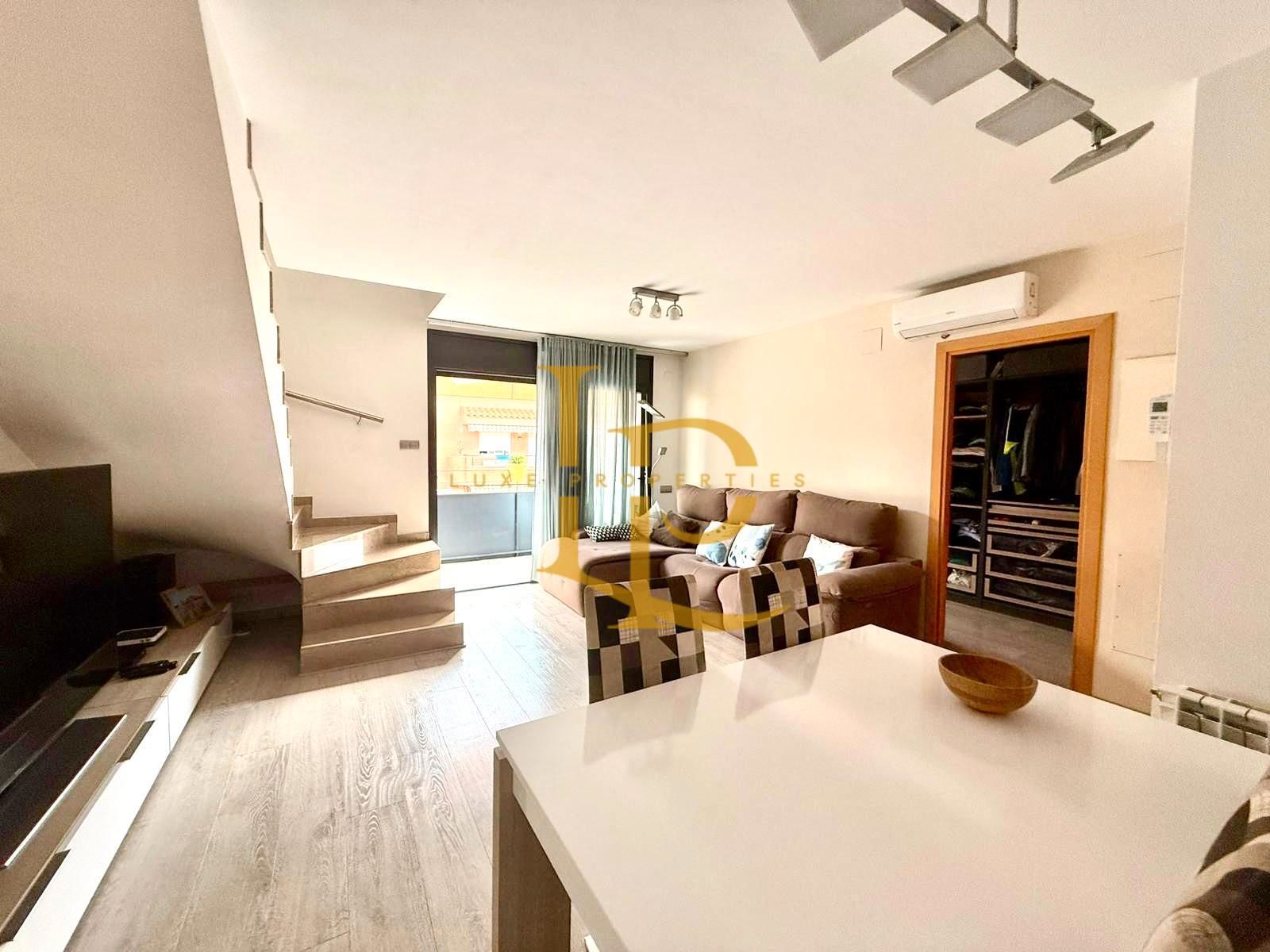 Sala d'estar de Dúplex en venda en Rubí amb Aire condicionat, Calefacció i Parquet
