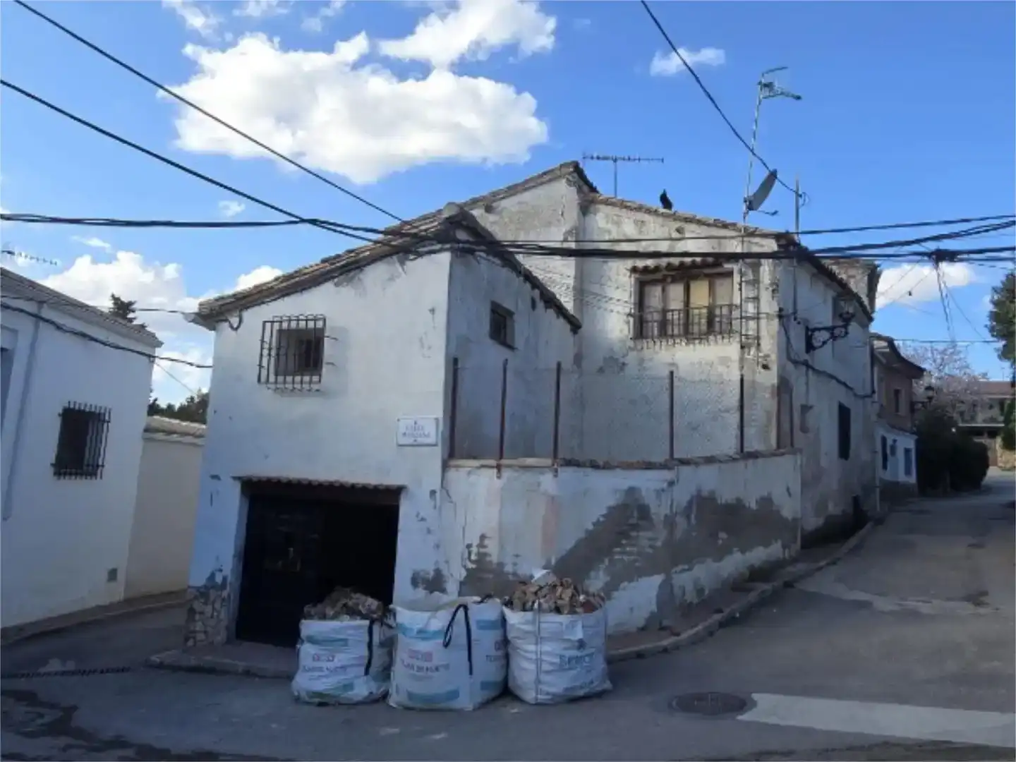 Vista exterior de Casa adosada en venda en Buendía, Cuenca