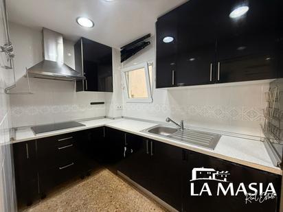 Kitchen of Flat for sale in Vilanova i la Geltrú  with Air Conditioner and Terrace