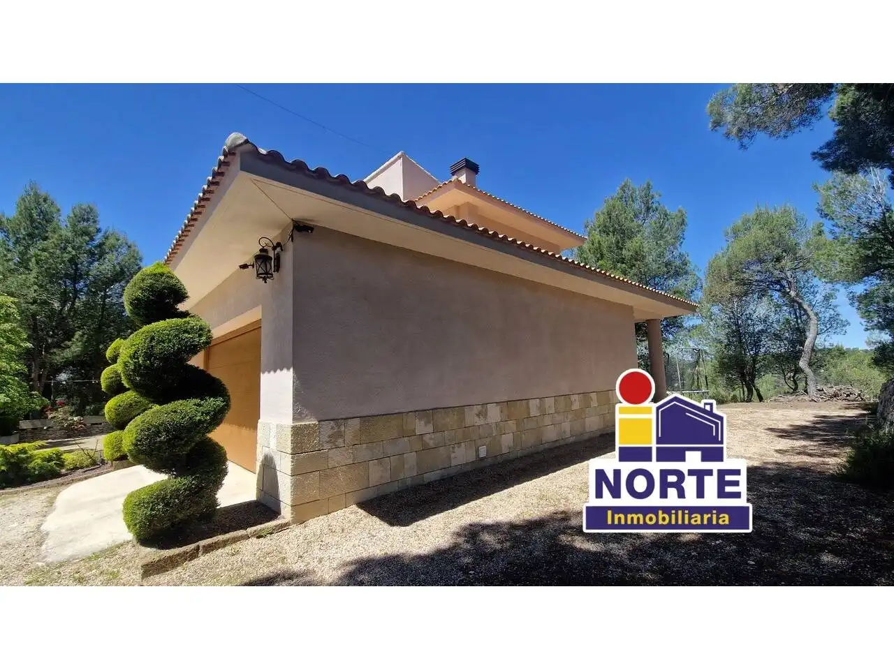 Vista exterior de Casa o xalet en venda en Alcoy / Alcoi amb Calefacció, Jardí privat i Terrassa
