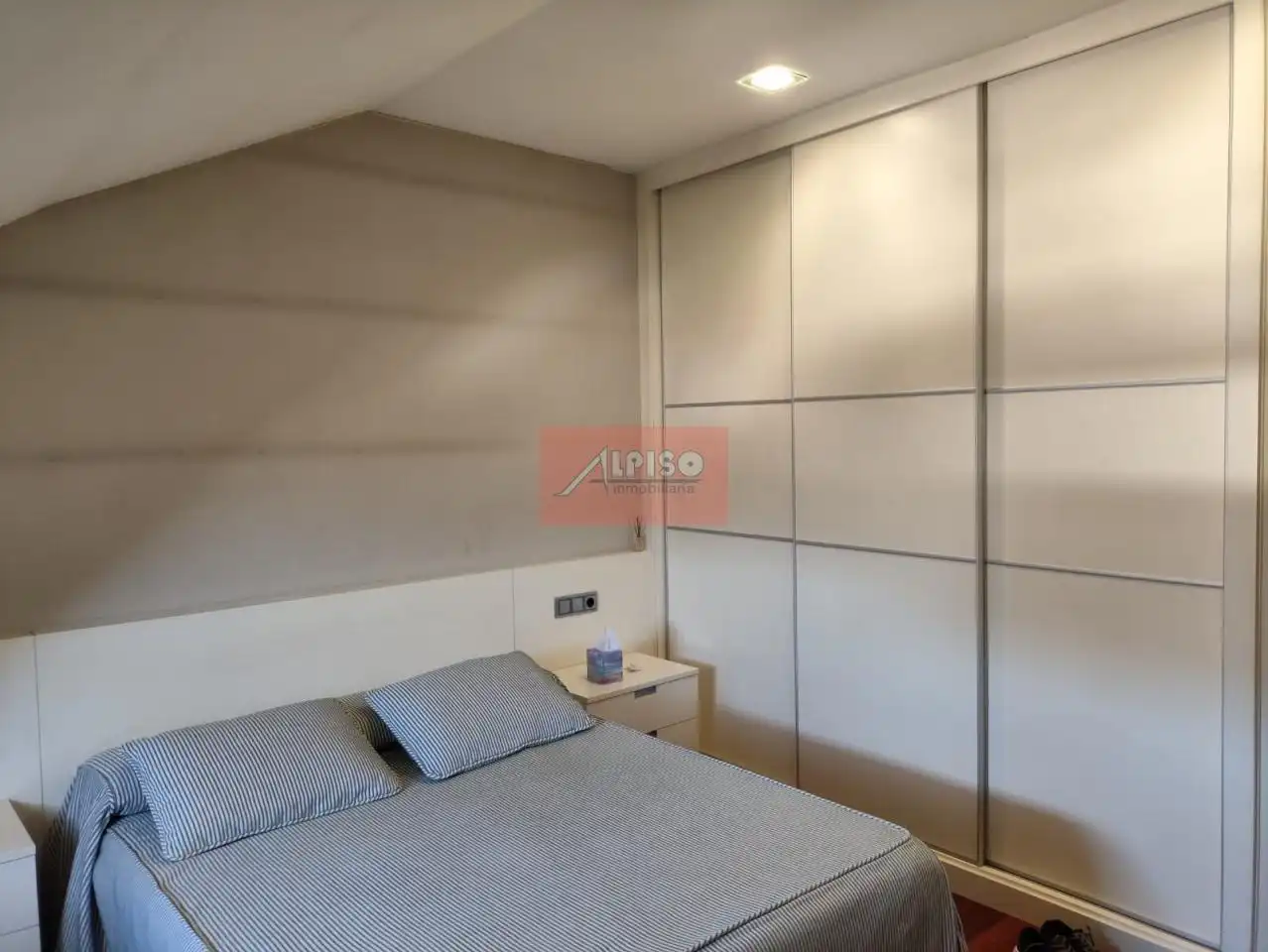Bedroom of Duplexes for rent in Ourense Capital   with Heating, Parquet flooring and Furnished