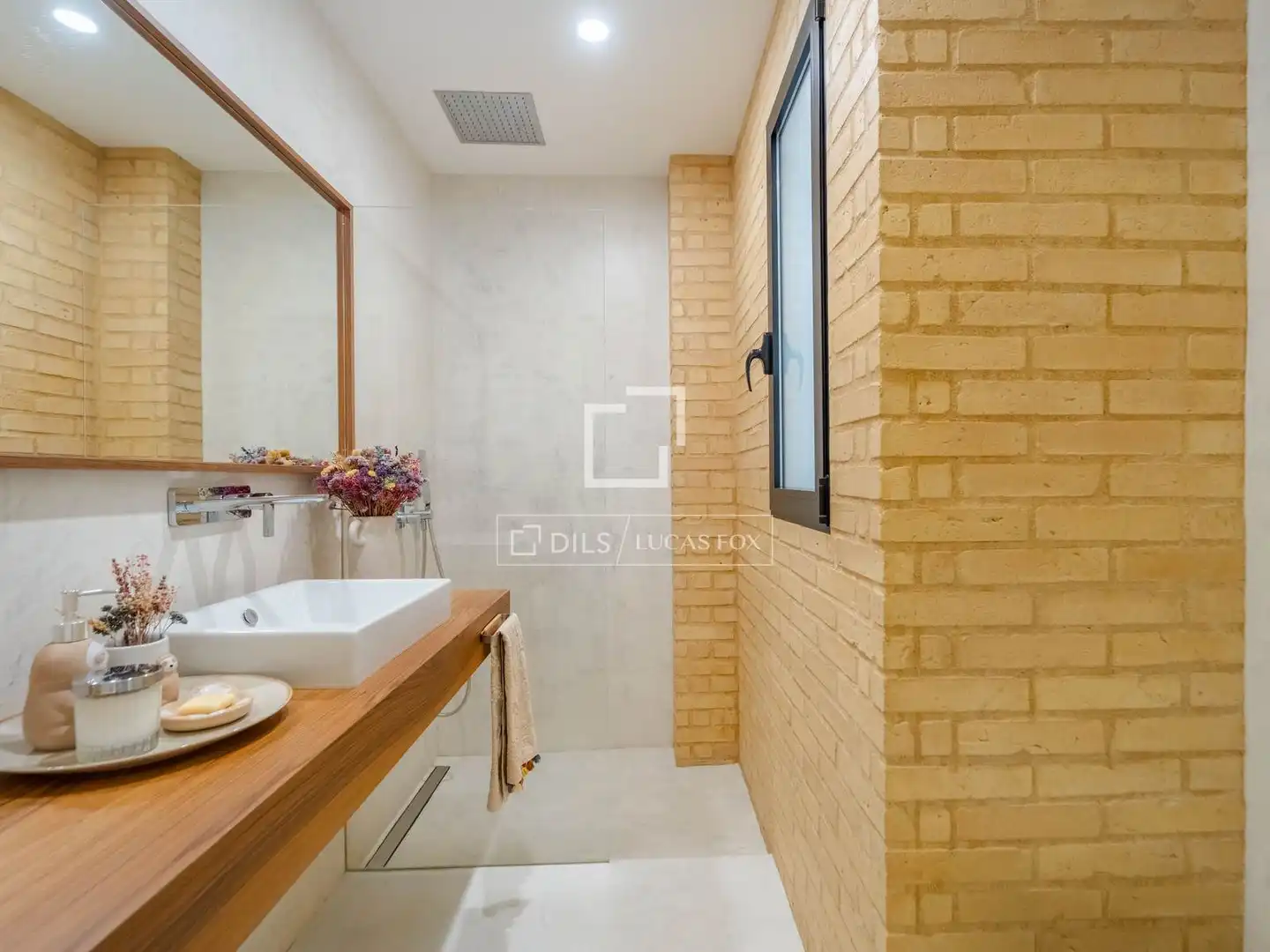 Bathroom of Flat for sale in Valencia  with Air Conditioner, Parquet flooring and Balcony