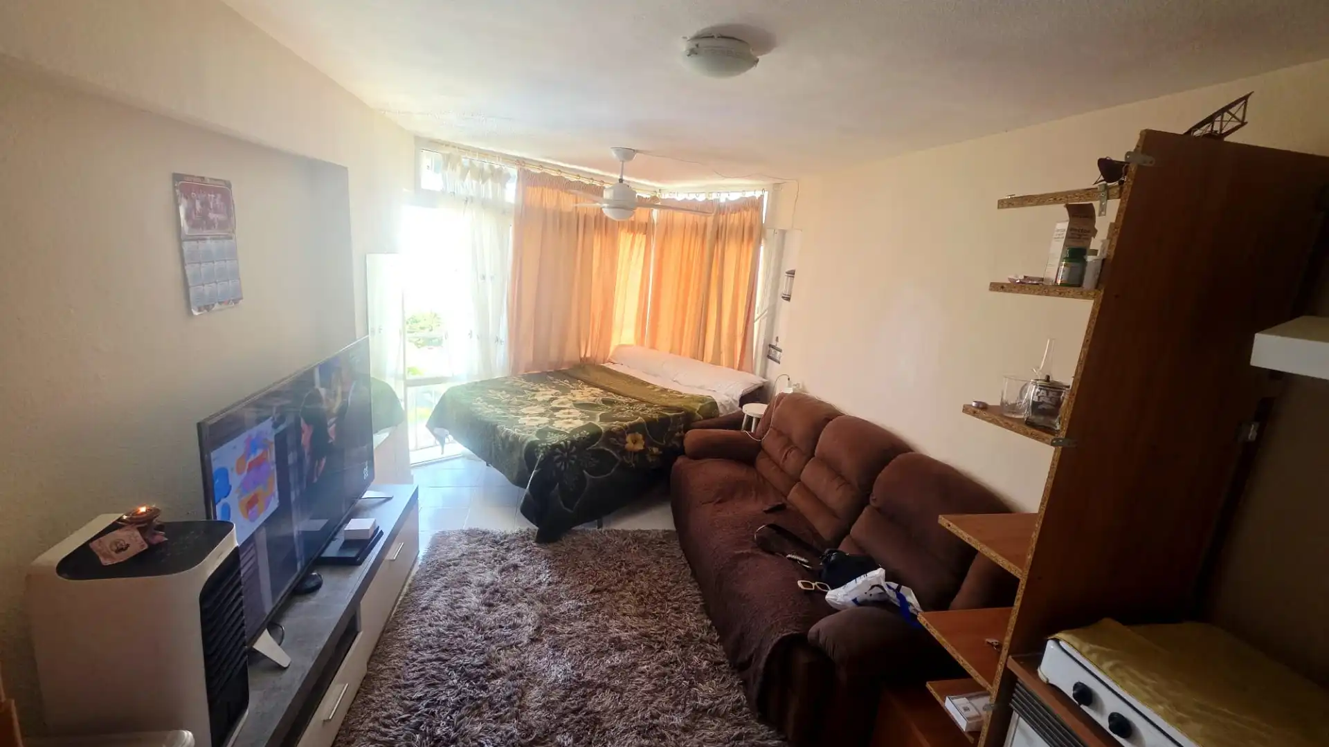 Sala de estar de Estudio en venta en Benalmádena con Piscina comunitaria