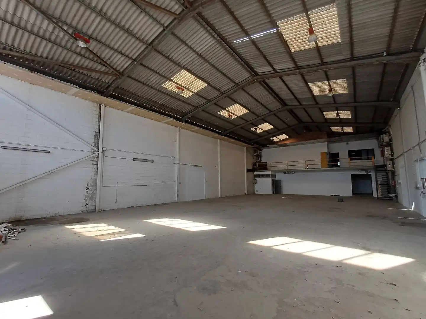 Industrial building for sale in Canovelles, imagen 3