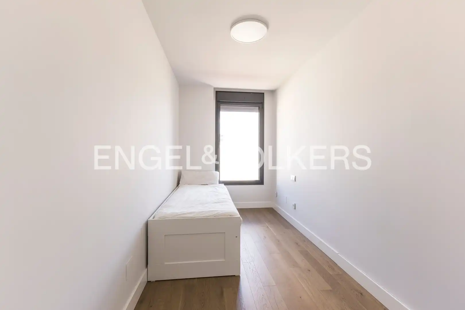 Habitación de Dúplex en venta en Madrid con Calefacción, Jardín privado y Terraza