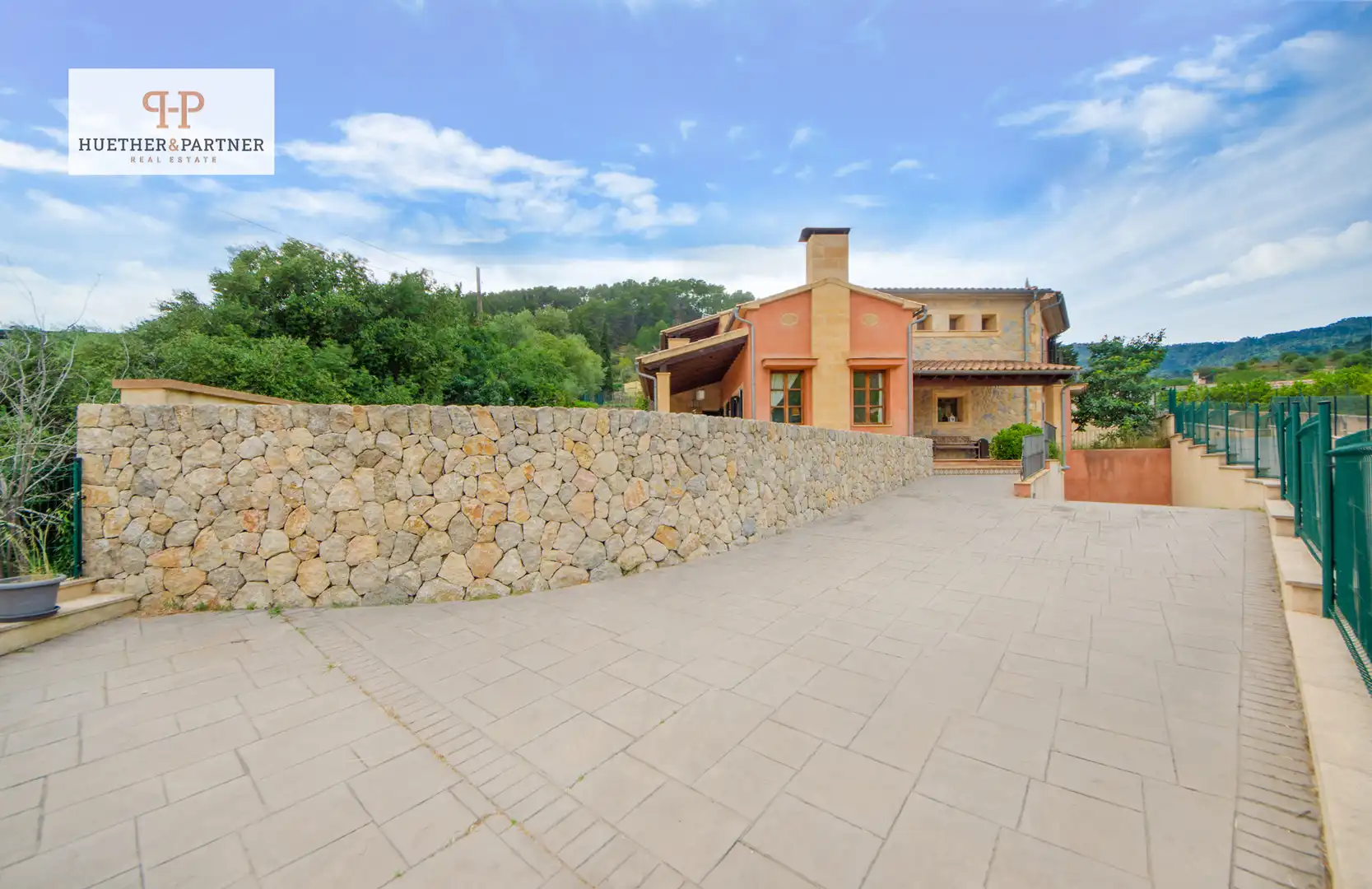 Vista exterior de Casa o xalet en venda en Puigpunyent amb Aire condicionat i Calefacció