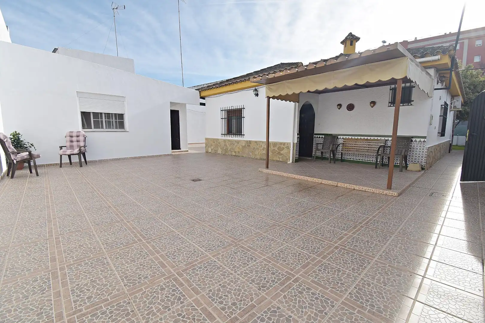 Exterior view of Houses for sale in Jerez de la Frontera  with Air Conditioner and Private garden