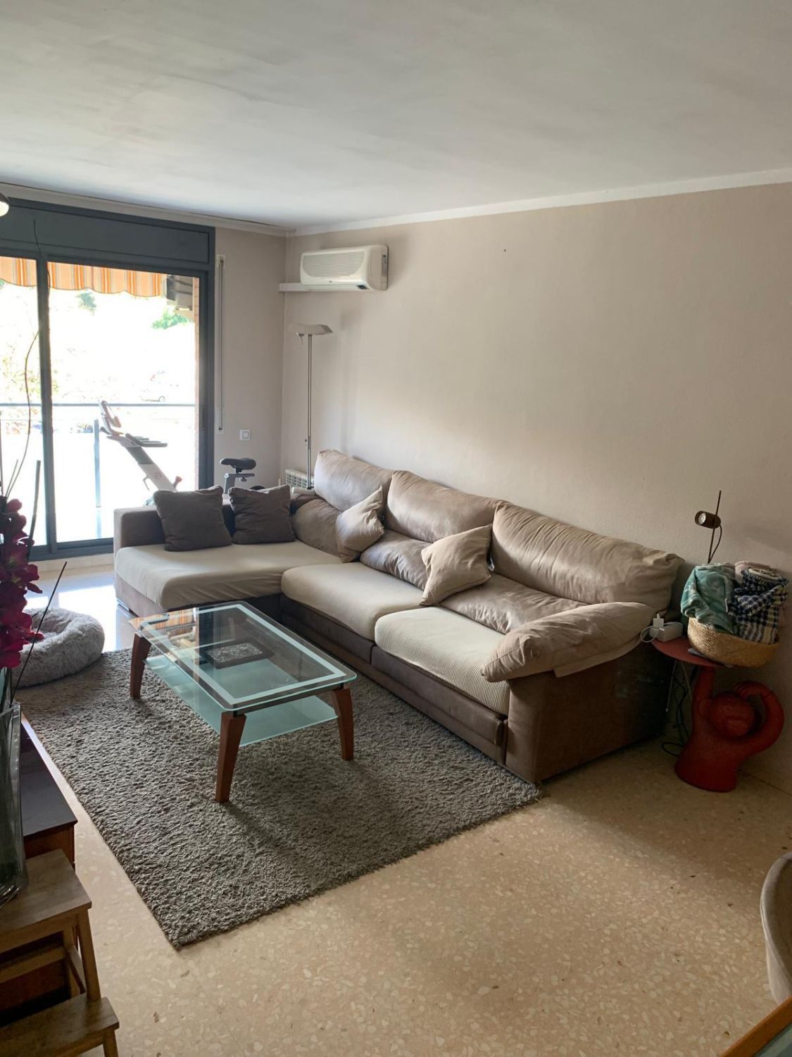 Sala d'estar de Pis en venda en Sant Boi de Llobregat amb Aire condicionat, Calefacció i Terrassa