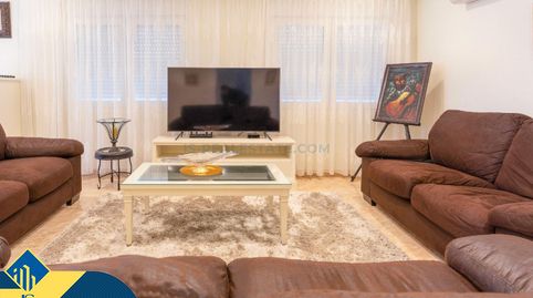 Villa con piscina privada, en la provincia de Alicante, en la ciudad de Torrevieja, en la zona de Los Balcones. 7 habitaciones | 3, imatge 3