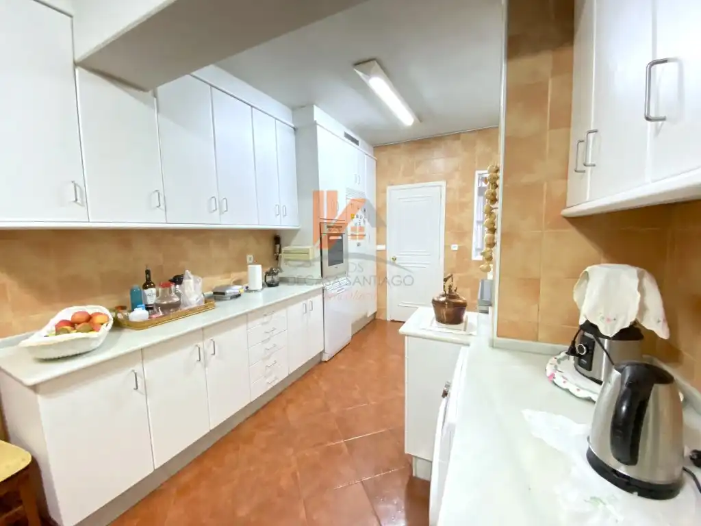 Cocina de Piso en venta en Santiago de Compostela  con Calefacción y Horno