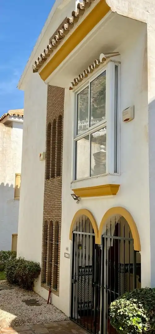 Vista exterior de Casa o xalet en venda en Mijas amb Piscina