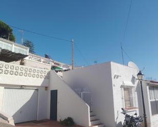 Vista exterior de Casa adosada en venda en Fuengirola amb Aire condicionat, Calefacció i Terrassa