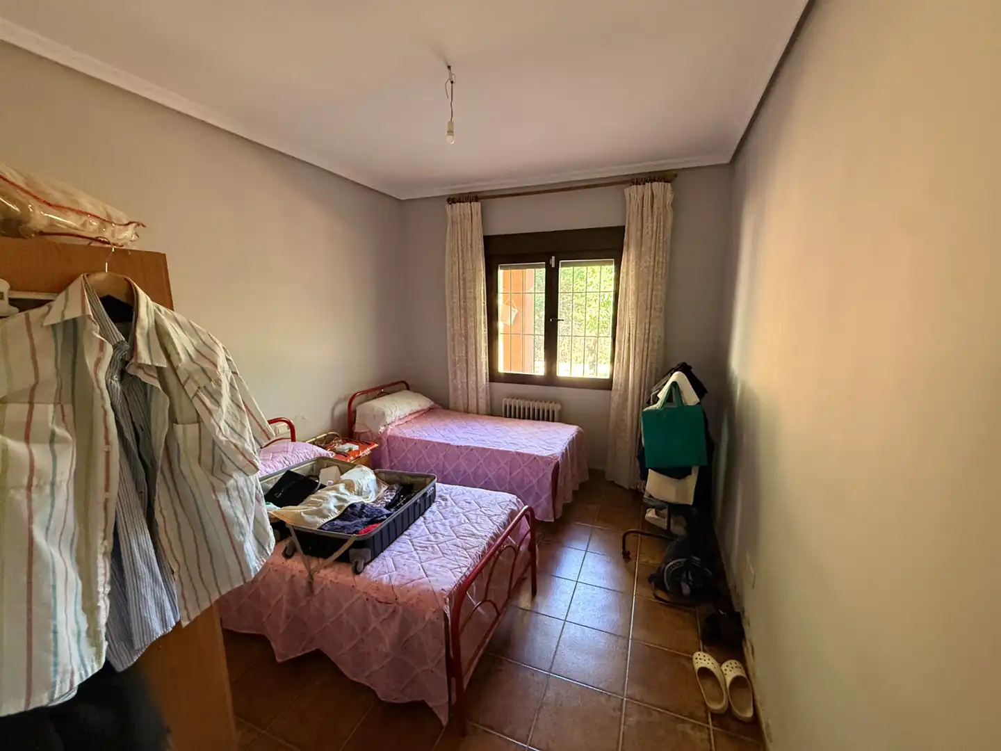 Dormitori de Finca rústica en venda en Tomelloso amb Jardí privat, Piscina i Moblat