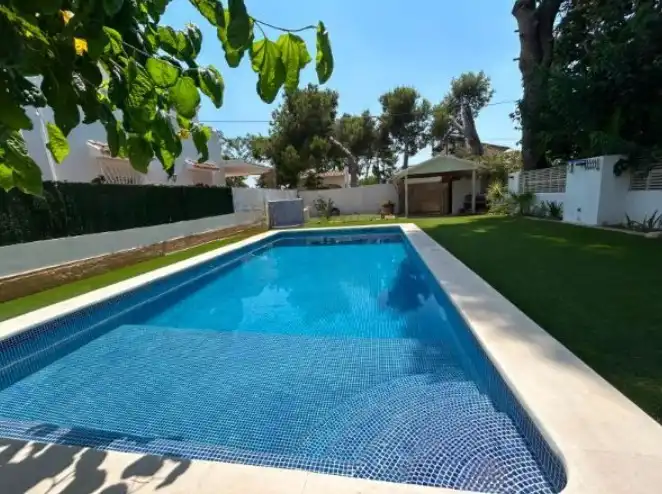 Piscina de Casa o xalet en venda en Paterna amb Aire condicionat, Calefacció i Jardí privat