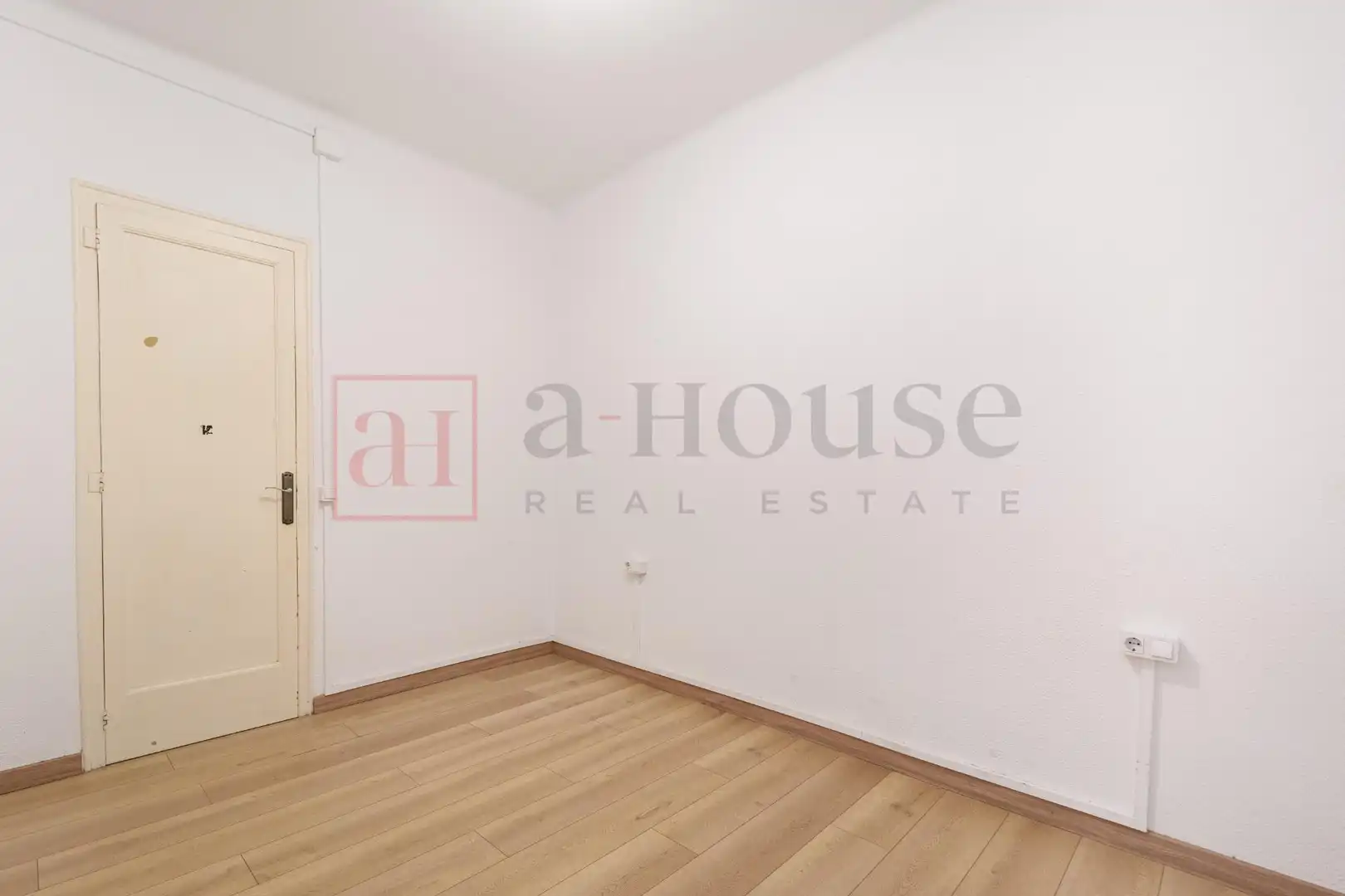 Schlafzimmer von Wohnung zum Verkauf in Barcelona mit Klimaanlage und Heizung