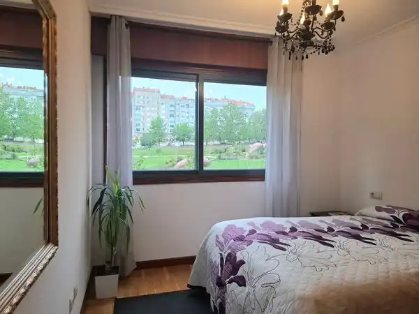 Dormitori de Apartament per a compartir en Vigo  amb Calefacció, Parquet i Traster