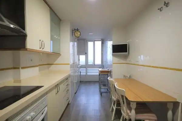 Cuina de Pis de lloguer en Madrid amb Aire condicionat, Calefacció i Parquet