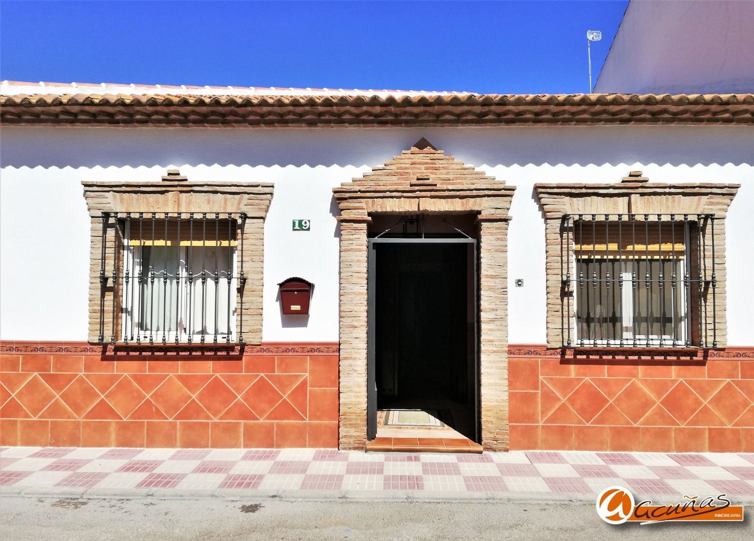 Vista exterior de Casa adosada en venta en Fuente de Piedra con Aire acondicionado, Jardín privado y Trastero