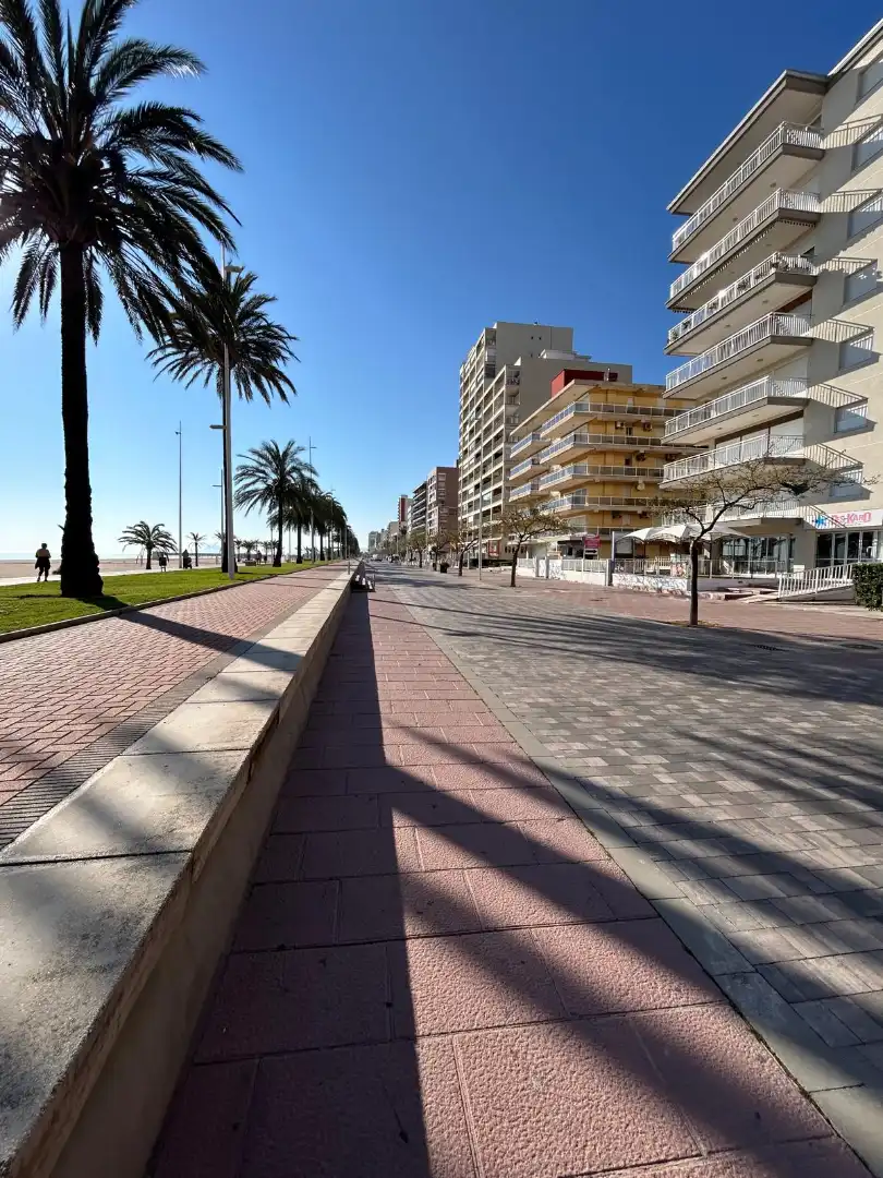 Vista exterior de Apartament en venda en Gandia amb Aire condicionat, Terrassa i Moblat