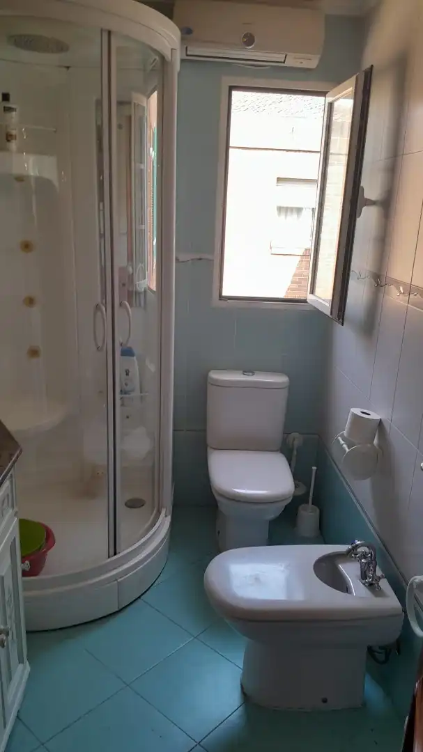 Bathroom of Attic for rent in Granada  with Air Conditioner, Terrace and Furnished