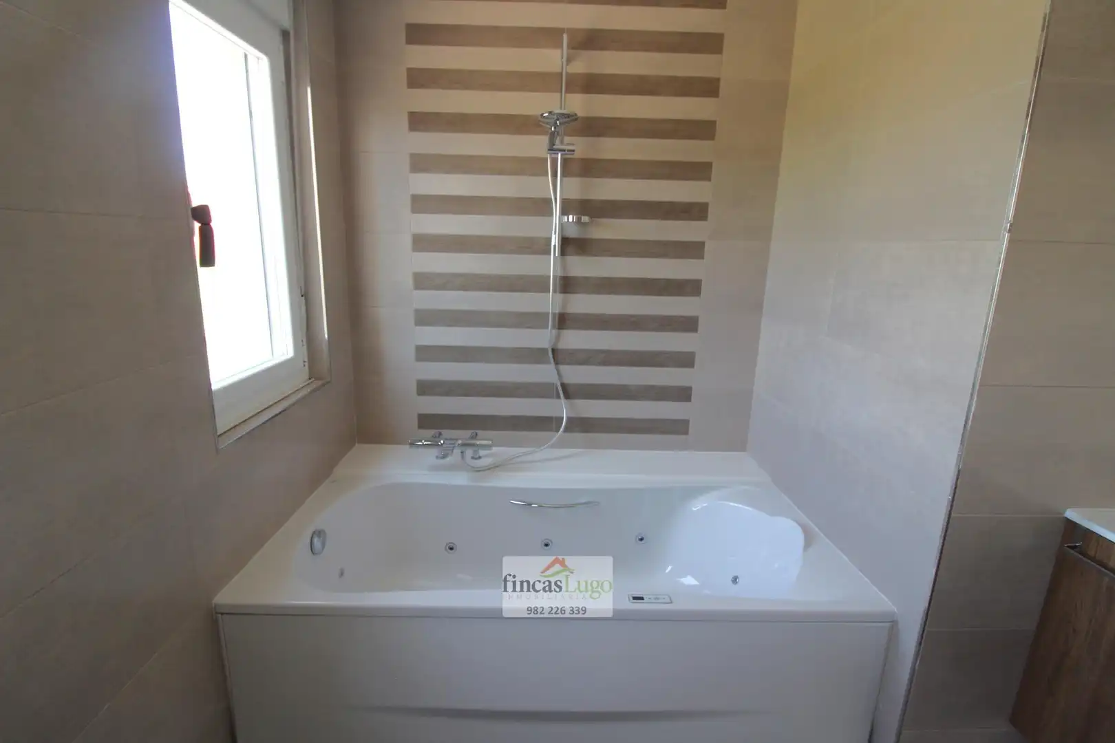 Baño de Casa o chalet en venta en Lugo con Calefacción, Jardín privado y Terraza
