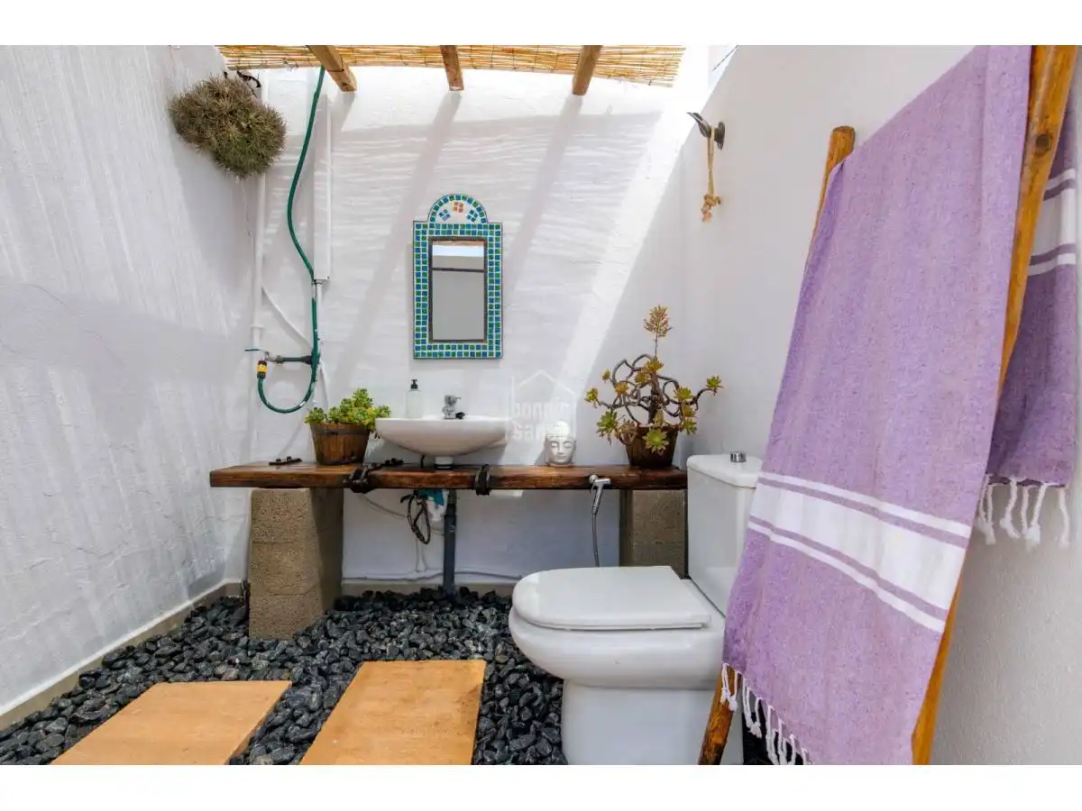 Bany de Casa o xalet en venda en Alaior amb Jardí privat, Terrassa i Piscina
