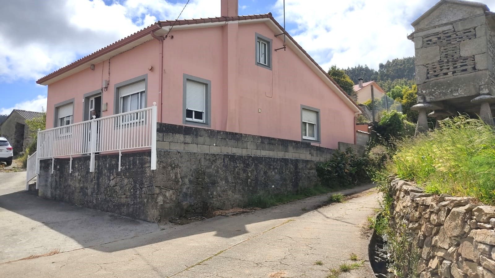 Vista exterior de Casa o xalet en venda en Cabana de Bergantiños amb Jardí privat, Parquet i Moblat