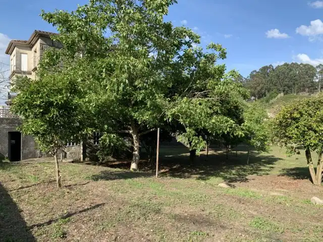 Casa o xalet en venda en Pontevedra Capital  amb Calefacció, Jardí privat i Traster