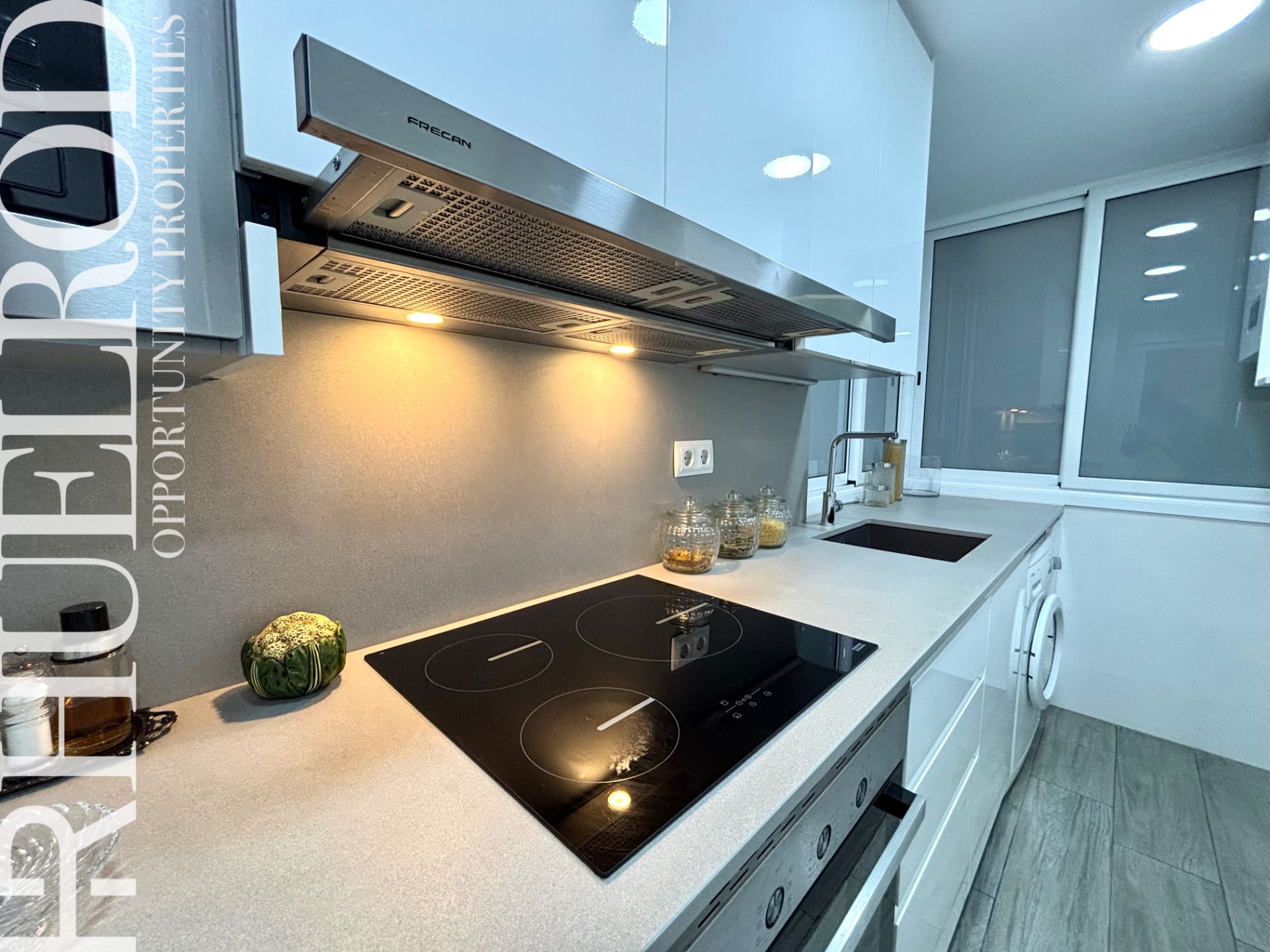 Cuina de Pis en venda en Badalona amb Calefacció, Parquet i Moblat