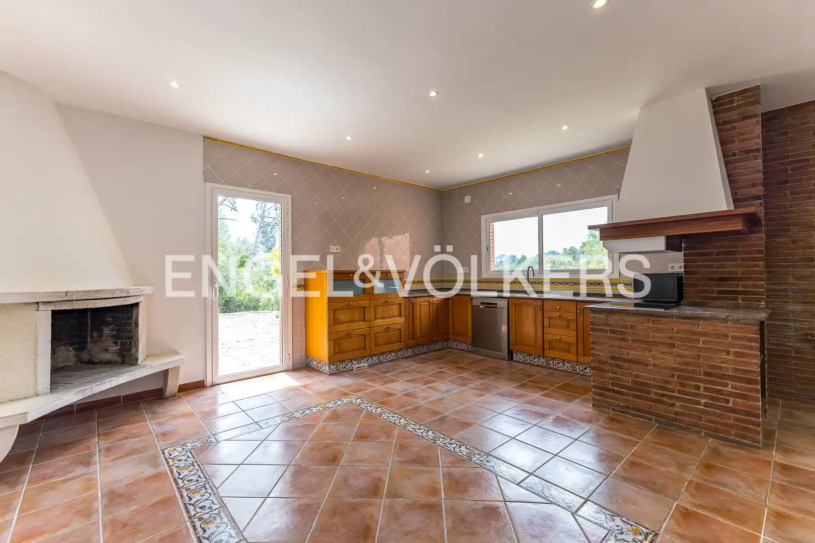 Vista exterior de Casa o chalet de alquiler en Corbera de Llobregat con Aire acondicionado, Calefacción y Jardín privado