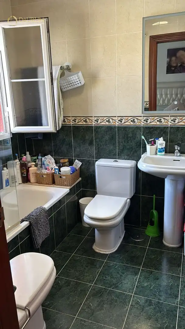 Bany de Casa adosada en venda en Vélez-Málaga amb Aire condicionat, Terrassa i Piscina