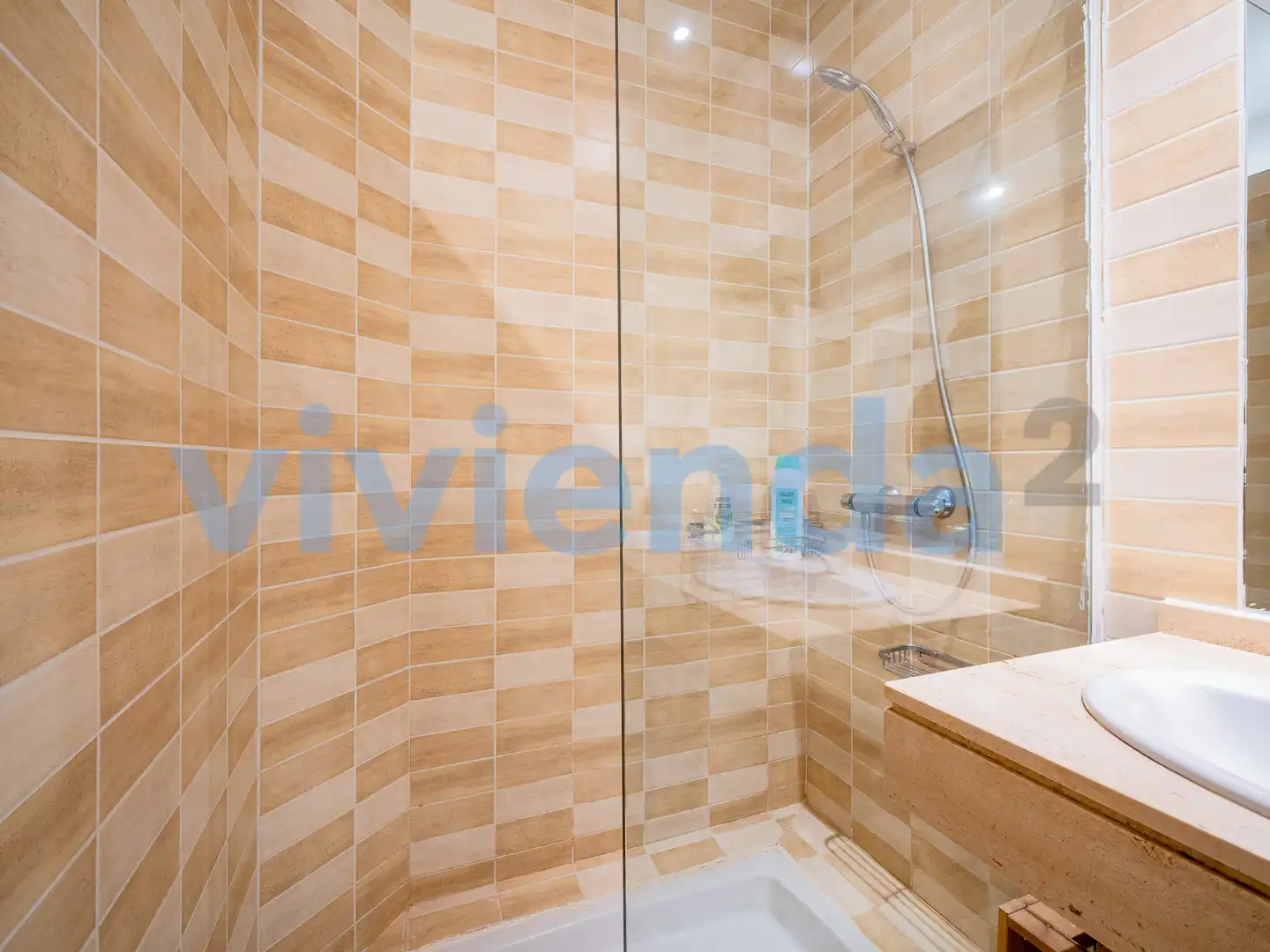 Bathroom of Flat for sale in Madrid  with Air Conditioner, Heating and Furnished