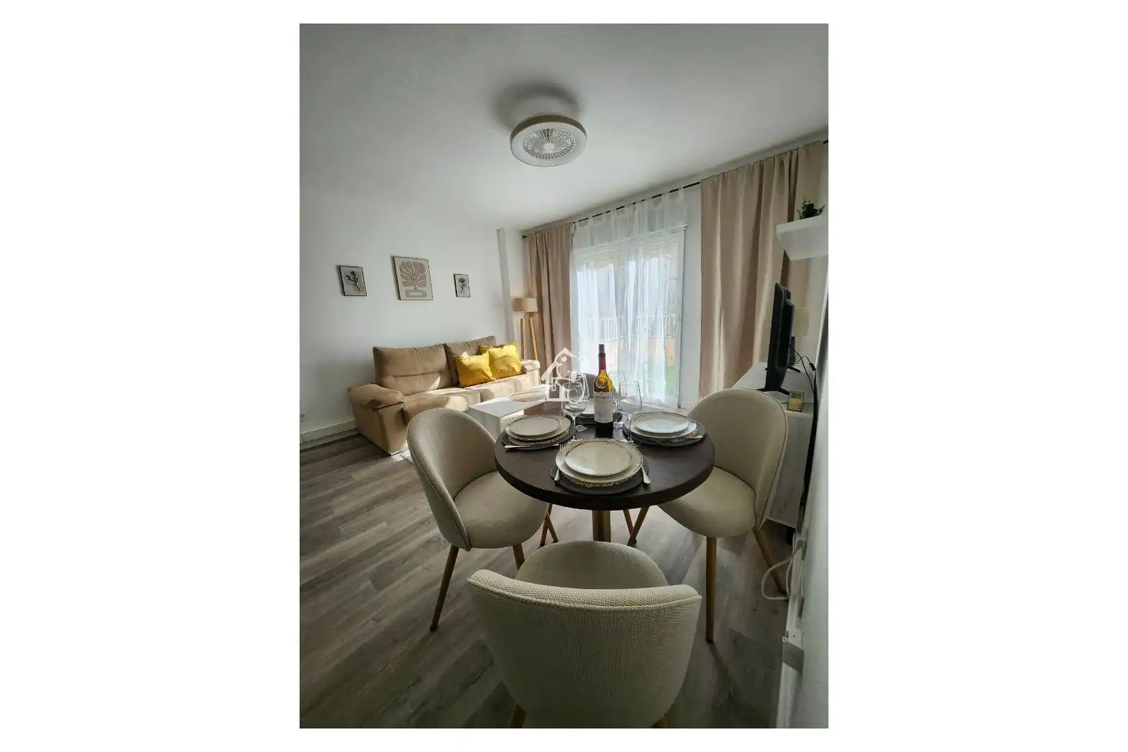 Sala d'estar de Àtic de lloguer en Torrevieja amb Aire condicionat, Terrassa i Moblat