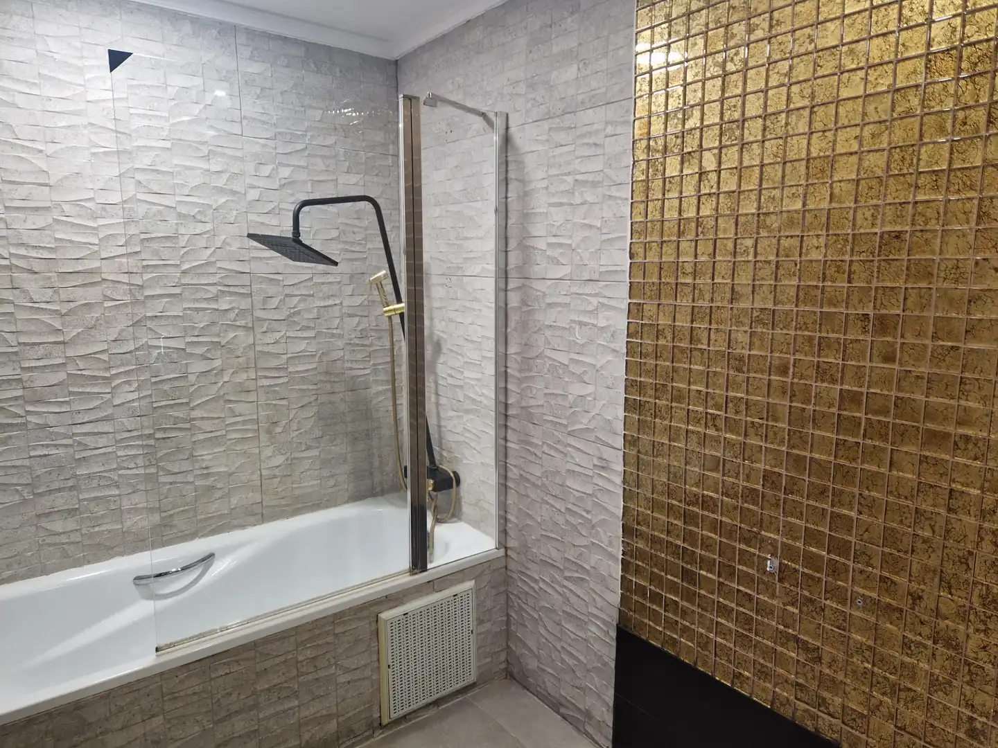 Baño de Piso en venta en Olot con Calefacción, Trastero y Balcón