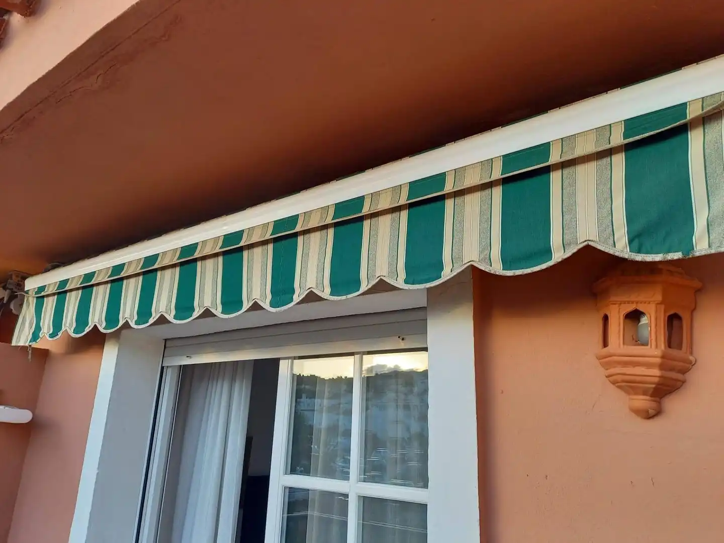 Terrasse von Einfamilien-Reihenhaus zur Miete in Algeciras
