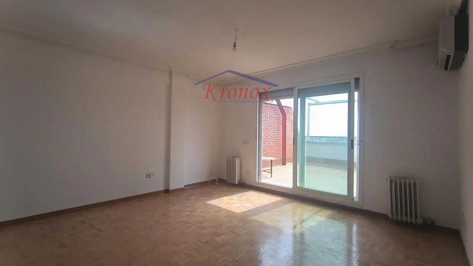 Wohnzimmer von Dachboden zum Verkauf in Madrid mit Klimaanlage, Heizung und Terrasse
