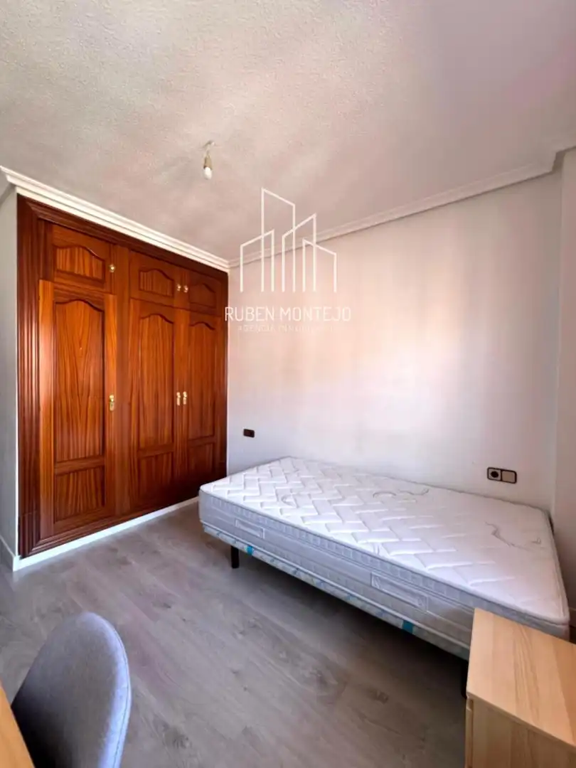 Schlafzimmer von Wohnung zur untervermieten in Salamanca mit Heizung, Terrasse und Möbliert