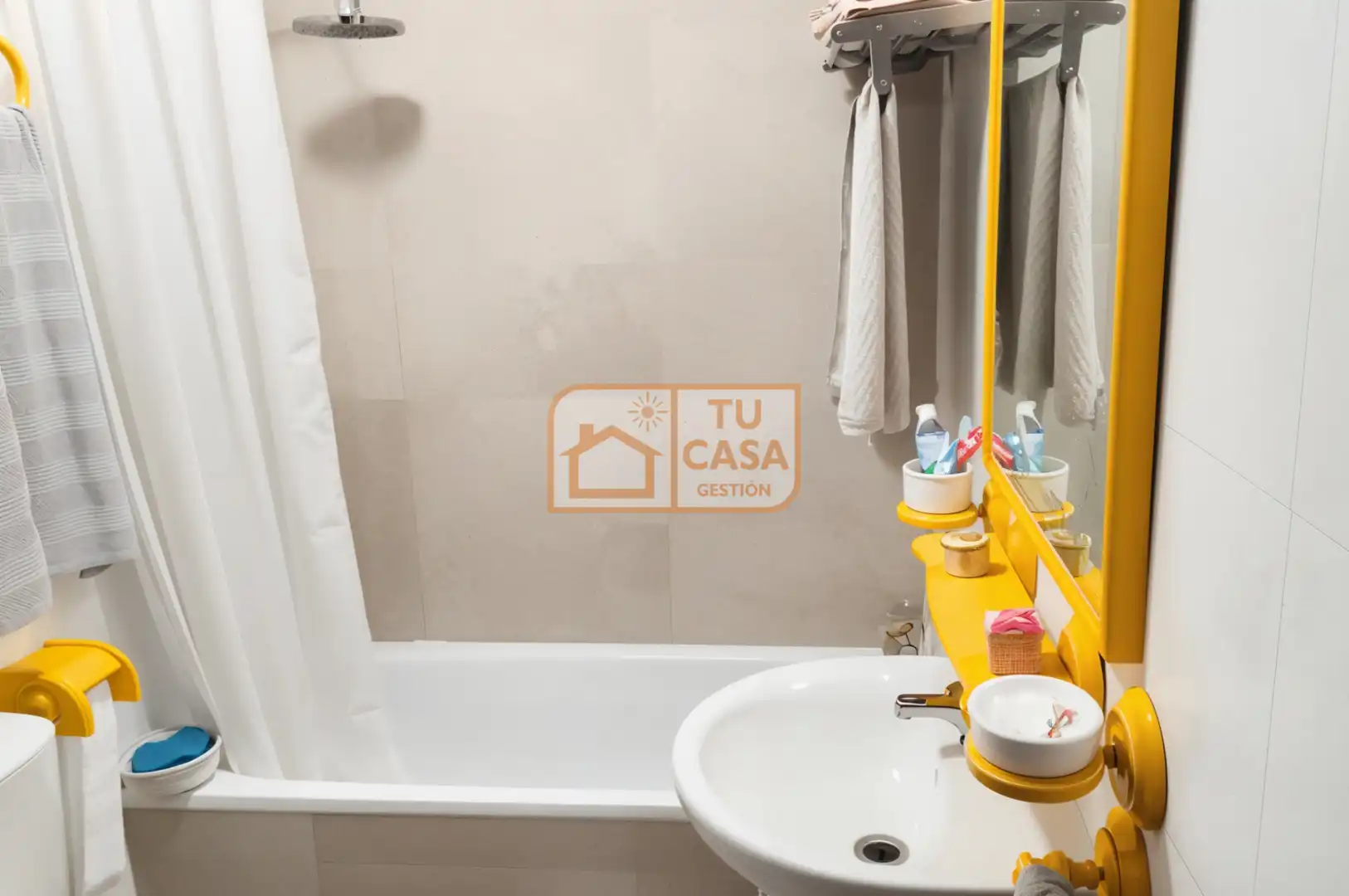 Bany de Casa o xalet en venda en Cáceres amb Aire condicionat, Calefacció i Jardí privat