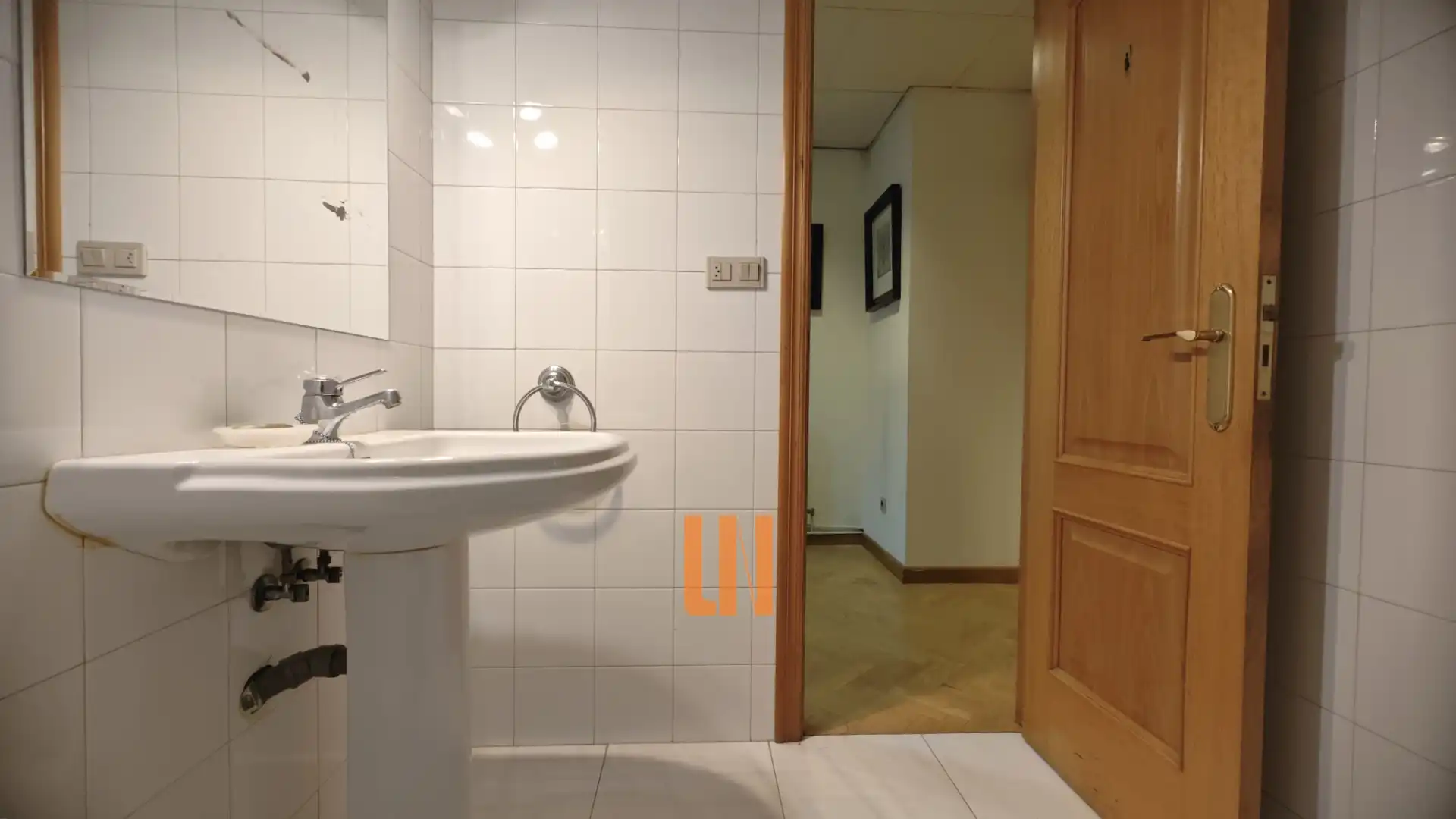 Badezimmer von Büro zur Miete in A Coruña Capital  mit Heizung und Internet