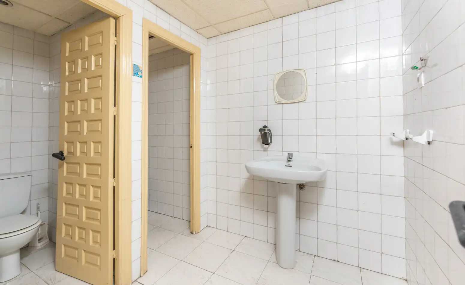 Bathroom of Commercial properties for rent in Oviedo 