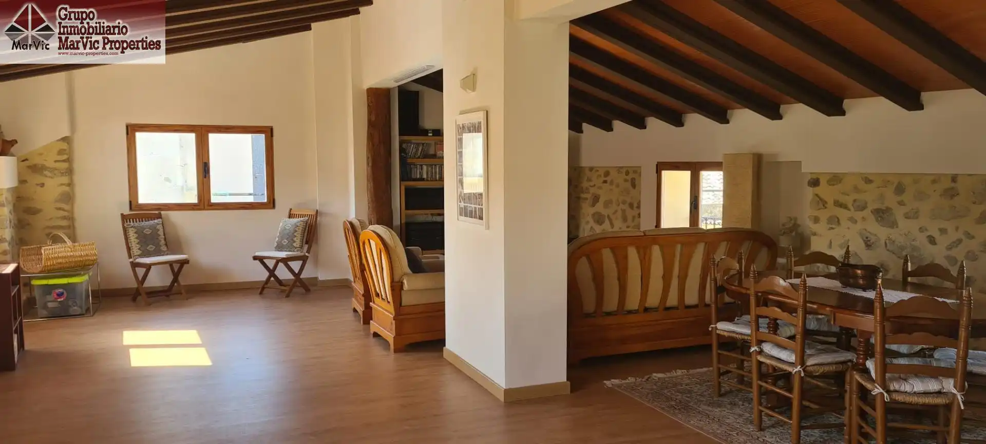 Sala d'estar de Casa o xalet en venda en Sella amb Terrassa i Moblat