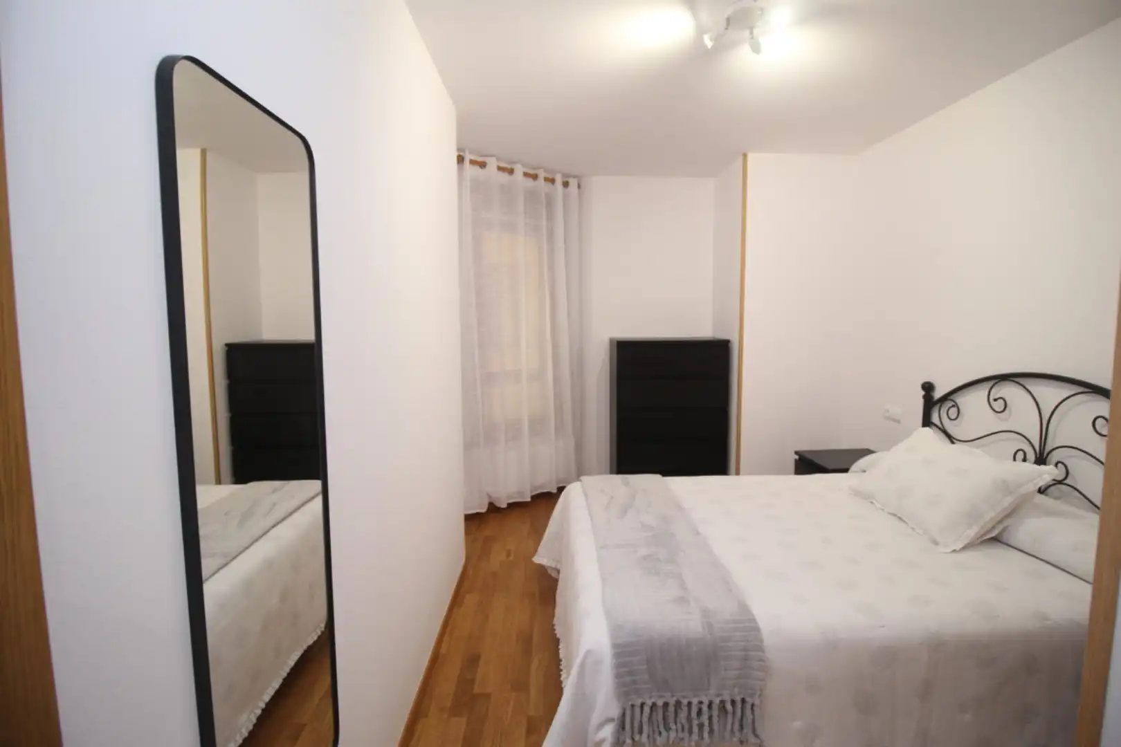 Schlafzimmer von Wohnung zur Miete in Sada (A Coruña) mit Heizung, Parkett und Abstellraum
