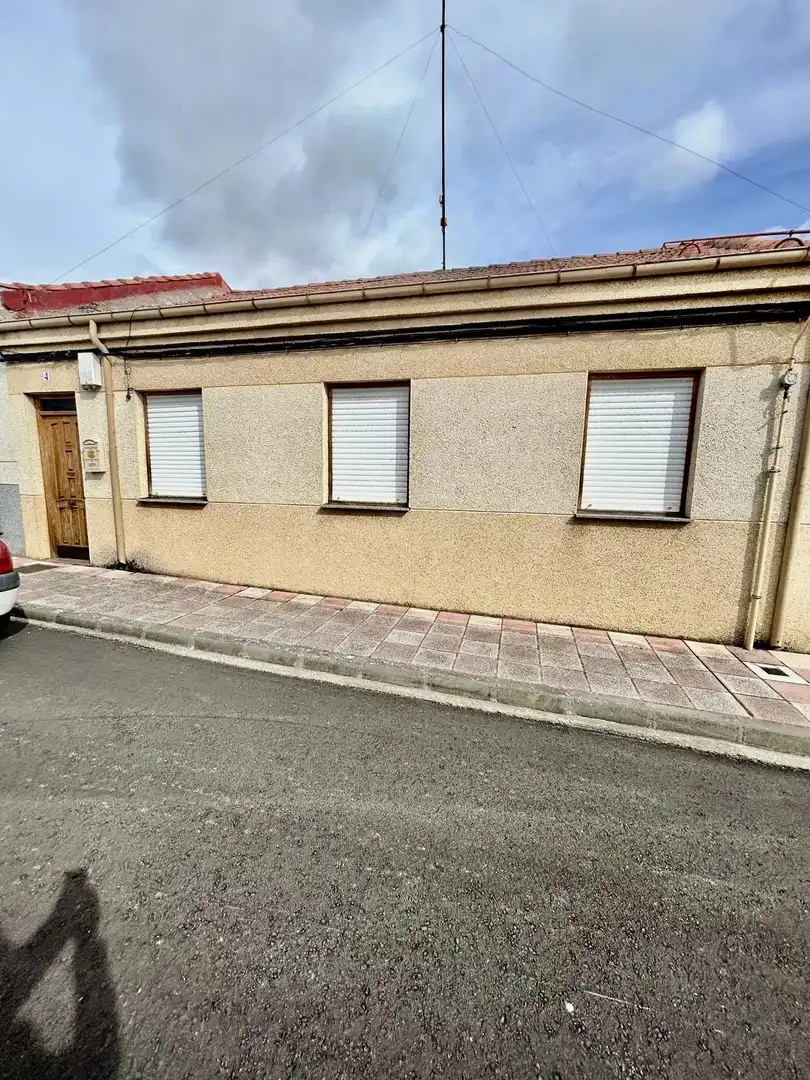 Aparcament de Casa o xalet en venda en La Bañeza  amb Calefacció
