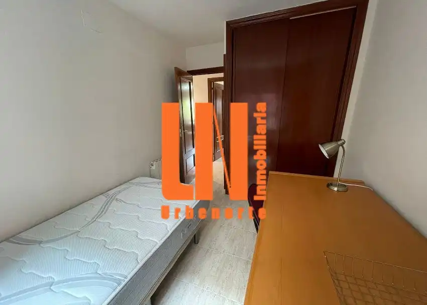 Dormitori de Pis de lloguer en Villanueva de la Cañada amb Calefacció, Terrassa i Moblat