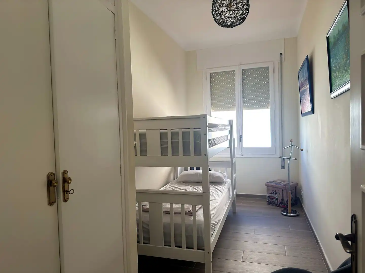 Dormitori de Apartament en venda en Figueres amb Aire condicionat, Terrassa i Moblat