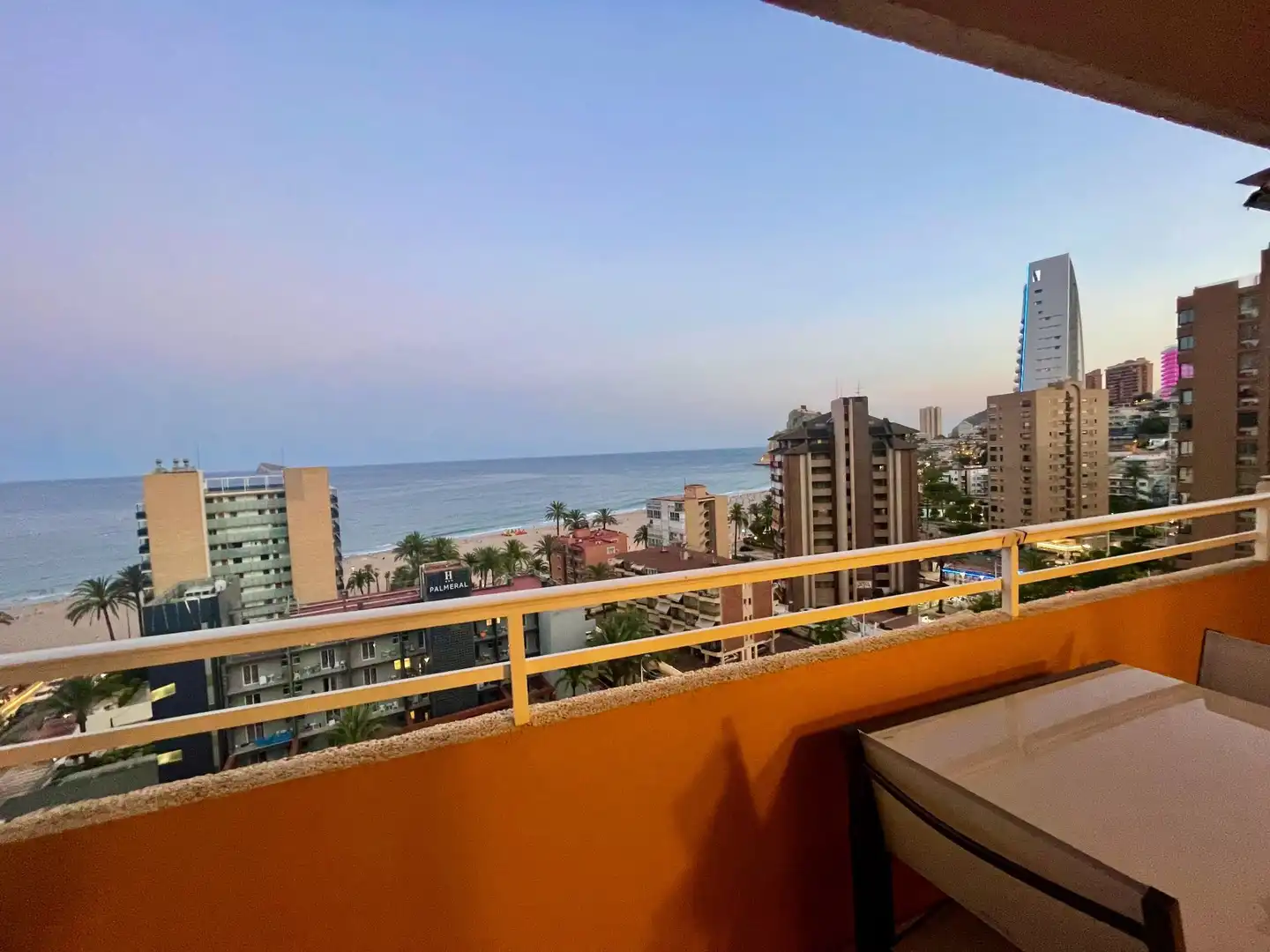 Außenansicht von Wohnungen zur Miete in Benidorm mit Klimaanlage, Möbliert und Gemeinschaftspool