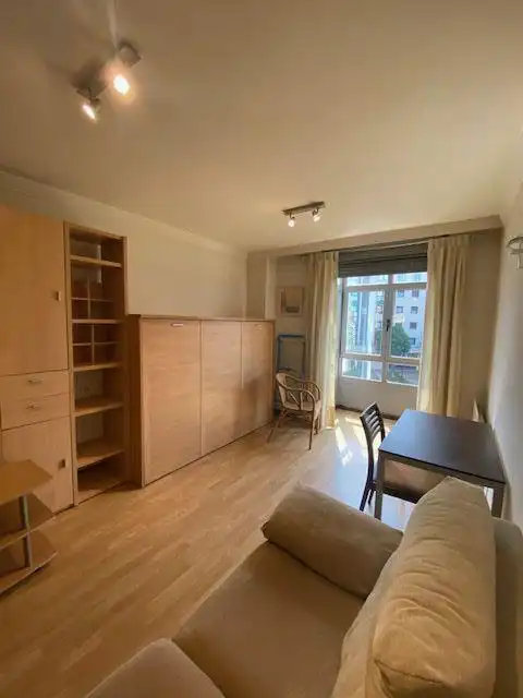 Schlafzimmer von Wohnung zur Miete in Oviedo  mit Heizung und Möbliert