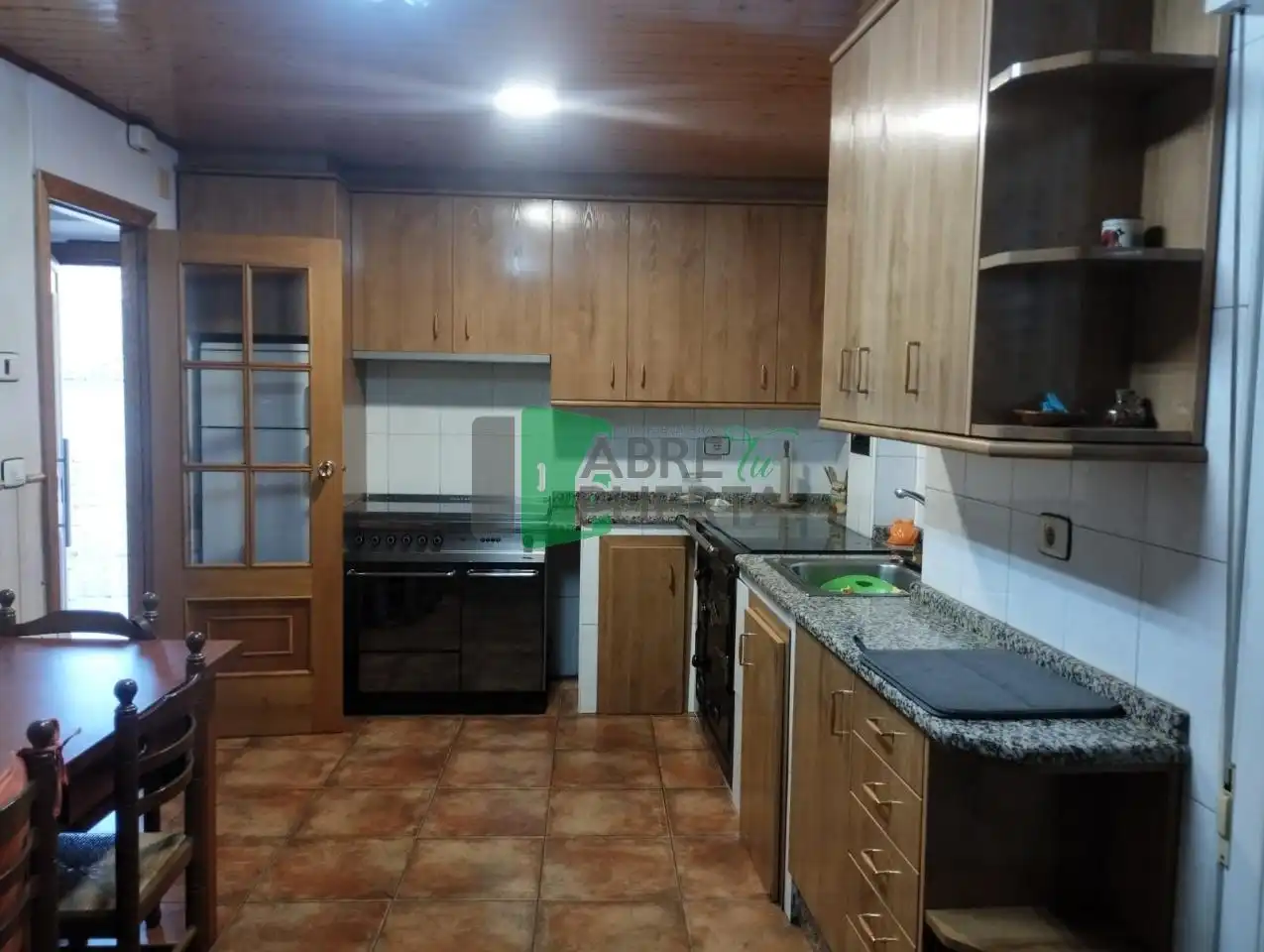 Cuina de Casa o xalet en venda en Ourense Capital  amb Calefacció, Jardí privat i Moblat