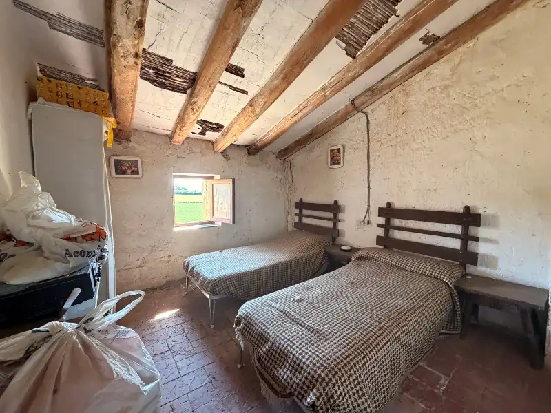 Schlafzimmer von Country house zum Verkauf in La Tallada d'Empordà mit Privatgarten, Terrasse und Abstellraum